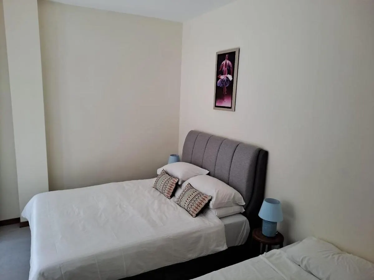 Georgetown Vintage Garden 5Pax 2Br Homestay ג'ורג' טאון